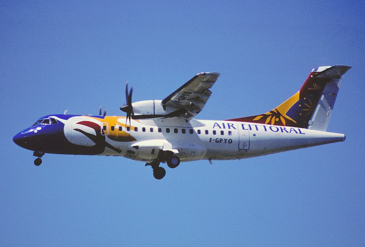 Аир 42. ATR 42. ATR 42-500f. АТР 42-500. Самолет ATR 42 Air Cairo.