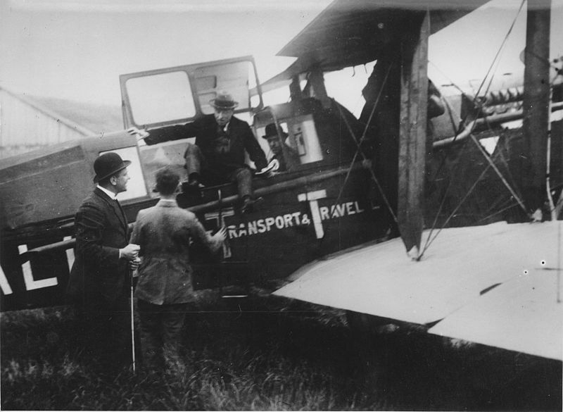 File:Aankomst van de eerste KLM vlucht uit Londen op Schiphol.jpg