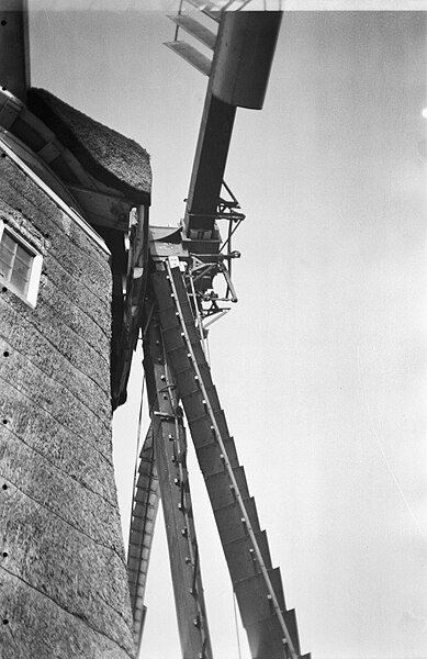 File:Achtkante stellingmolen na roedebreuk op 3 november 1961 - Achttienhoven - 20004582 - RCE.jpg