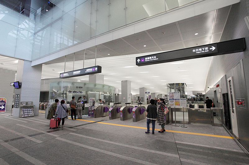 File:Airport MRT Taipei Main Station faregates2.jpg