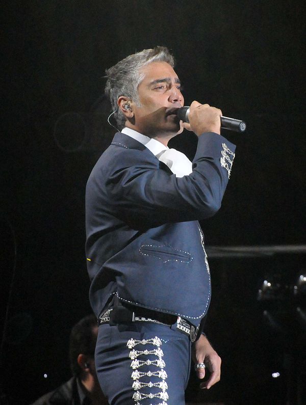 Alejandro Fernández was the first recipient of the award. He has won the award three times, including one with his father Vicente Fernández.