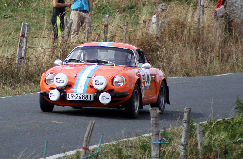 File:Alpine Luis Aragones 2012.jpg