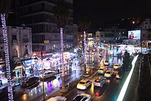 Faisal Street at night Amman, ulice krale Faisala IV.jpg