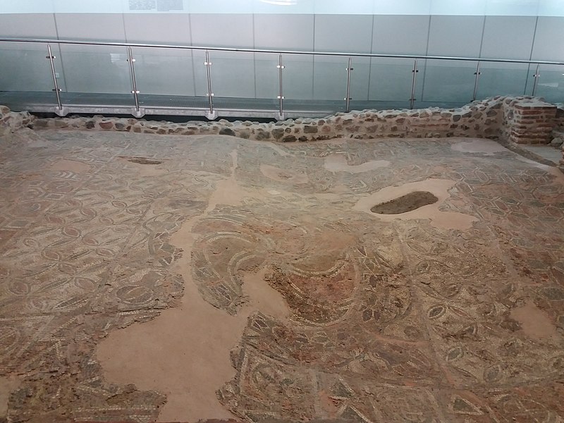 File:Ancient Cultural and Communication Complex Serdica - Mosaics, Sofia, Bulgaria (8).jpg