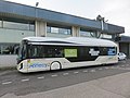 Photographie en couleurs d’un autobus électrique en essai sur le réseau.