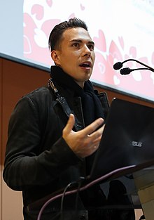 Ohno speaking at the 2017 Special Olympics World Winter Games