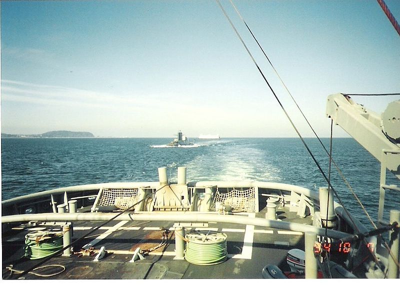 File:Ars52 towing ssbn624.jpg