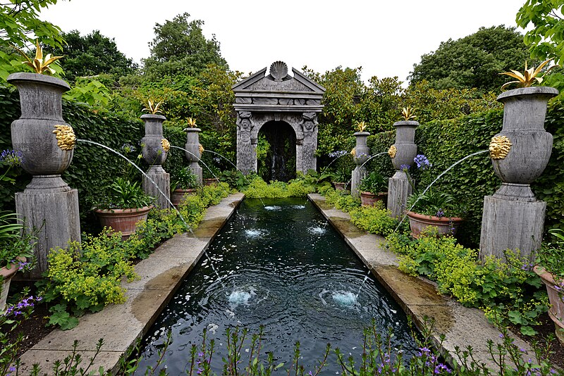 File:Arundel Castle Gardens, Water feature 3 - geograph.org.uk - 5815600.jpg