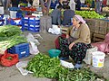 Vente de légumes au marché couvert