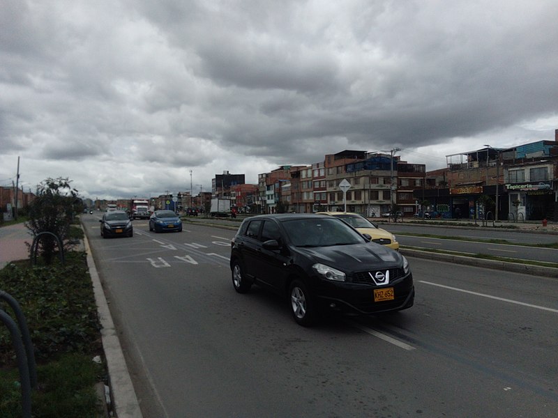 File:Avenida El Tintal Patio Bonito.jpg