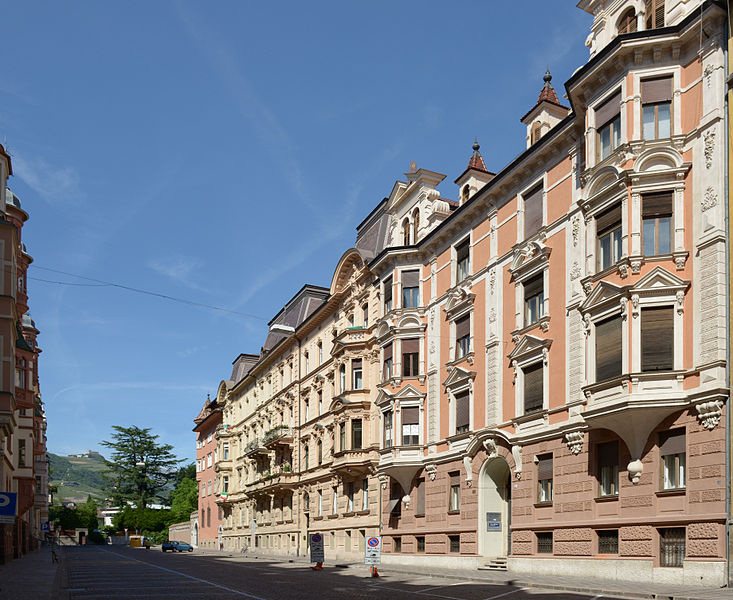 File:Bürgerhaus Bozen Sparkassenstrasse 7.jpg