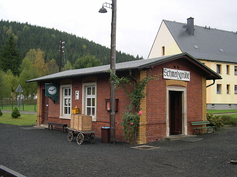 File:Bahnhof Schmalzgrube.jpg