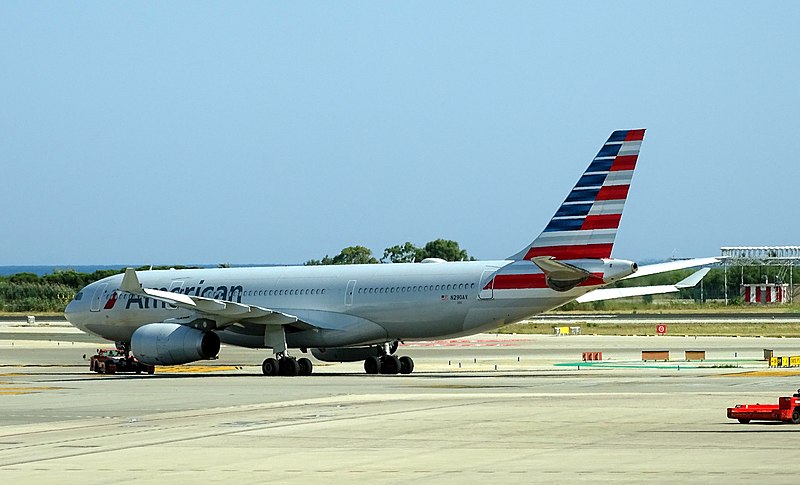 File:Barcelona American Airlines Airbus A330 N290AY.jpg