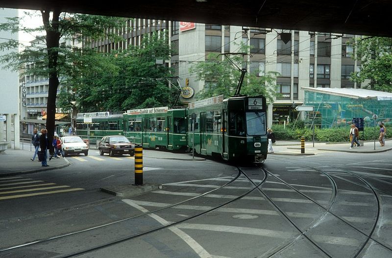 File:Basel-bvb-tram-6-be-701561.jpg