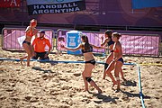 Deutsch: Beachhandball bei den Olympischen Jugendspielen 2018; Tag 3, 10. Oktober 2018; Mädchen, Vorrunde, Gruppe B - Niederlande-Argentinien 2:0 English: Beach handball at the 2018 Summer Youth Olympics at 10 October 2018 – Girls Preliminary Round Group B‎ – Netherlands-Argentina 2:0