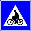 F50: Cyclist and moped crossing