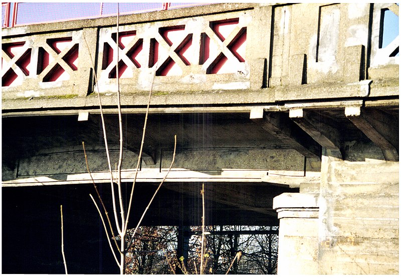 File:Betonnen wegbrug over de spoorlijn Kontich-Lier, Brantstraat - 344092 - onroerenderfgoed.jpg