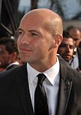 Actor Billy Zane received positive response for his cameo in the video.
