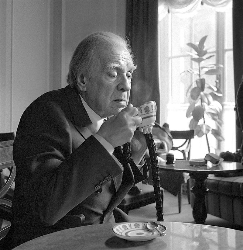 Borges drinking.jpg