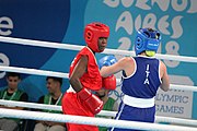 Deutsch: Boxen bei den Olympischen Jugendspielen 2018 Tag 12, 18. Oktober 2018 - Finale Fliegengewicht Mädchen – Martina La Piana (Italien, blau) schlägt Adijat Gbadamosi (Nigeria, rot) 5-0; Ringrichter ist James Beckles (Trinidad und Tobago). English: Boxing at the 2018 Summer Youth Olympics on 18 October 2018 – Girl's flyweight Gold Medal Bout - Martina La Piana (Italy, blue) beats Adijat Gbadamosi (Nigeria, red) 5-0; Referee is James Beckles (Trinidad and Tobago). Español: Boxeo en los Juegos Olímpicos Juveniles de Verano de 2018 en 18 de octubre de 2018 - Combate a medalla de oro de peso mosca para mujeres: Martina La Piana (Italia, azul) le gana a Adijat Gbadamosi (Nigeria, roja) 5-0; El árbitro es James Beckles (Trinidad y Tobago).