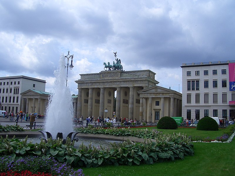 File:Brandenburger Tor 2004.jpg