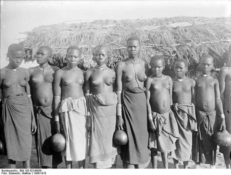 File:Bundesarchiv Bild 105-DOA0809, Deutsch-Ostafrika, Einheimische Mädchen.jpg