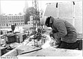 Bundesarchiv Bild 183-1987-0123-016, Schwerin, Schweisser, Winter.jpg