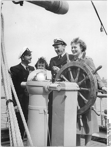 File:Bundesarchiv Bild 183-38446-0006, Stockholm, Segelschulschiff "Wilhelm Pieck" im Hafen.jpg