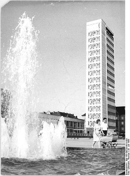 File:Bundesarchiv Bild 183-D0720-0013-001, Neubrandenburg, Hochhaus.jpg