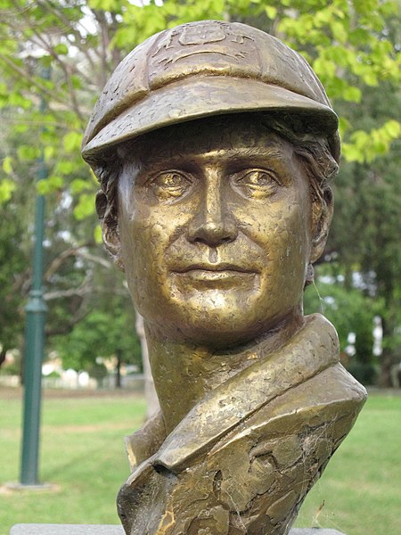 File:Bust of Shane Watson.jpg