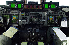 Cockpit einer Lockheed C-141C Starlifter