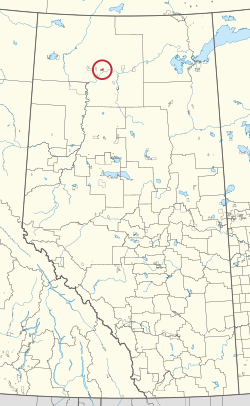 Peta provinsi Alberta menunjukkan 80 kabupaten dan 145 kecil India cadangan. Salah satu yang disorot dengan lingkaran merah.