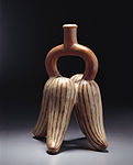 Flaska från Mochekulturen med caiguas (korila). Museo Larco, Lima, Peru.