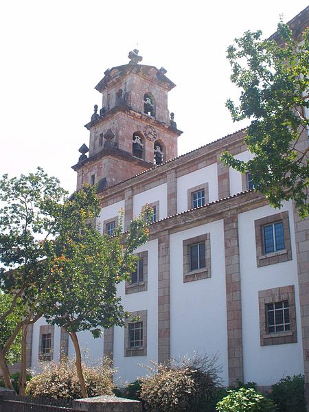 File:Cangas de Onís - Iglesia de Nuestra Señora de la Asunción 01.jpg
