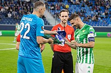 Il capitano Joaquín (a destra) prima di una gara di Europa League contro lo Zenit San Pietroburgo nel febbraio 2022.