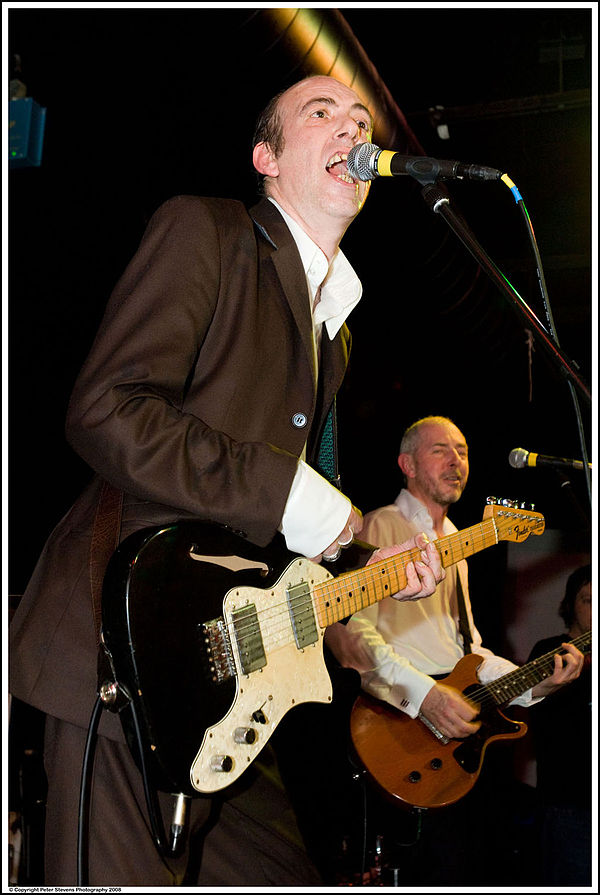 Jones playing his Fender Thinline Telecaster at Carbon Casino VI in London, 2008