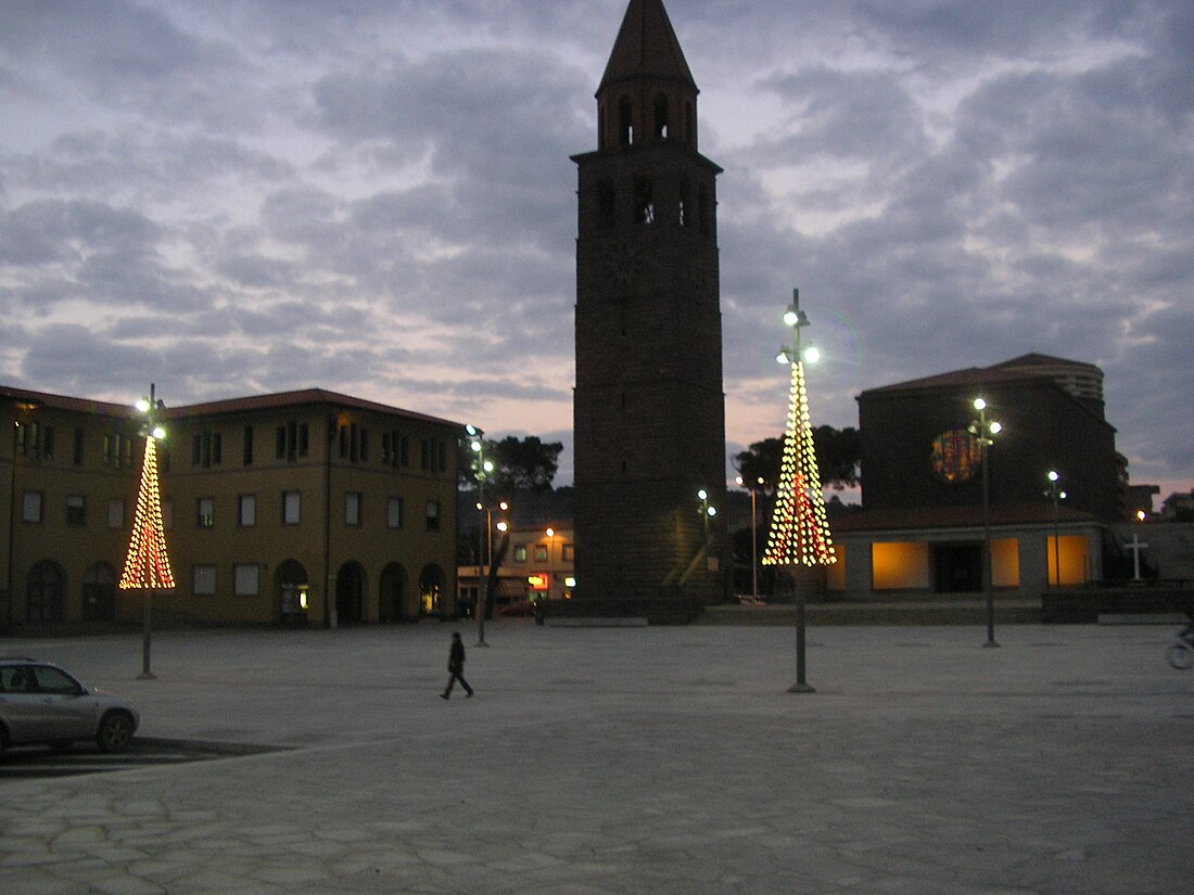 File:Carbonia piazza Roma.jpg