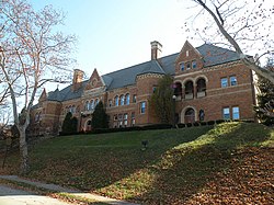 The Carnegie Library of Homestead, construída de 1896 a 1898, localizada em Munhall