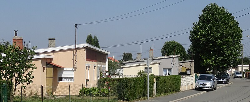 File:Carvin - Cité Saint-Jean (35).JPG