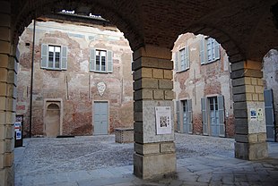 The older courtyard Castello visconteo fagnano olona DSC 1609.JPG