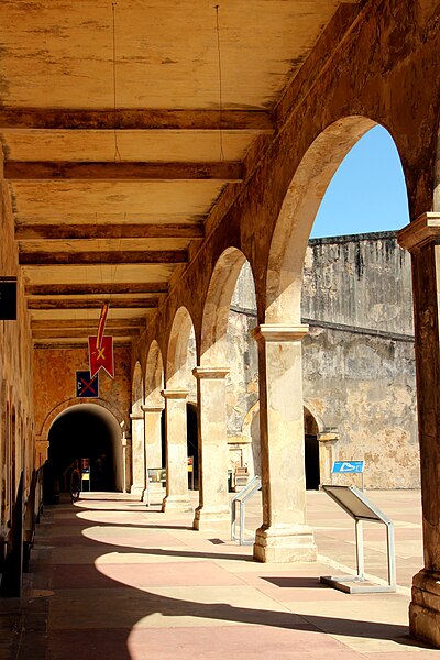 File:Castillo de San Cristobal - 22321252183.jpg