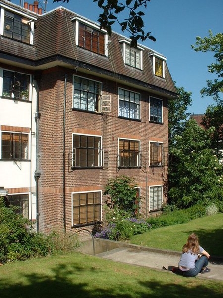 File:Cedar Court, Colney Hatch Lane, Muswell Hill - geograph.org.uk - 303369.jpg