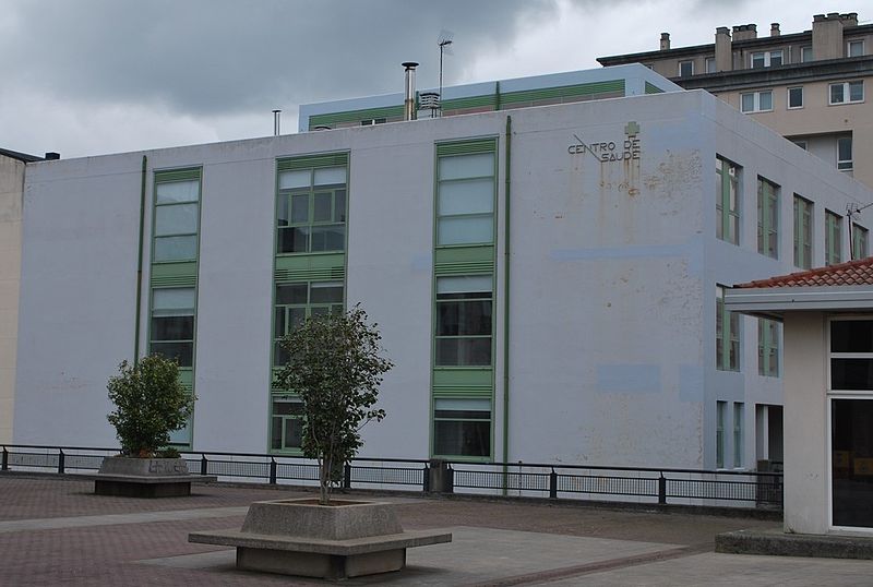 File:Centro de saúde de Narón, Alto do Castiñeiro.jpg