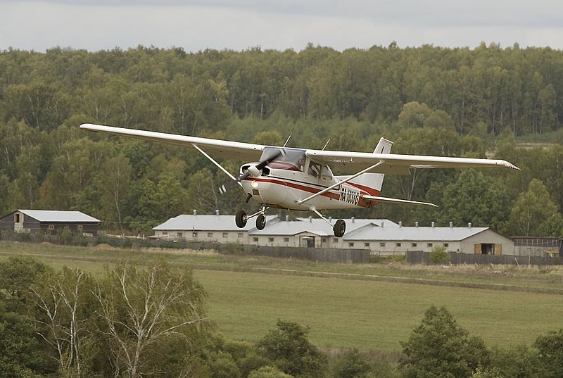 File:Cessna.Landing. (6214954891).jpg