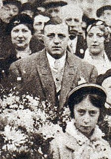 Charles Pacôme reçu triomphalement à Bergues en 1932, après son succès en lutte aux JO.jpg