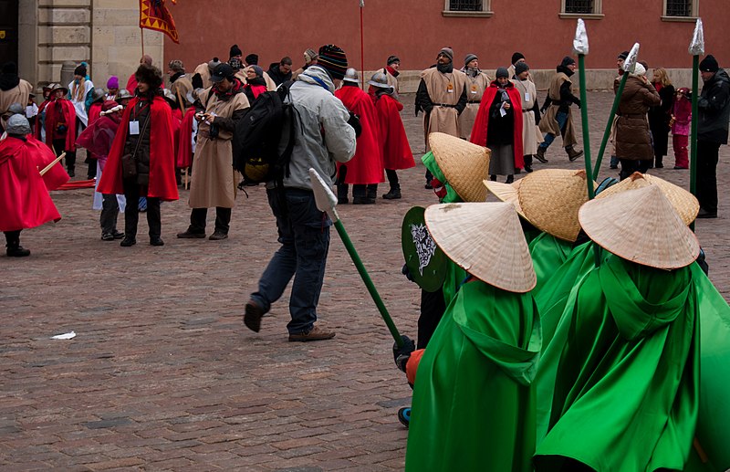 File:Children on the Castle Square (8511399112).jpg