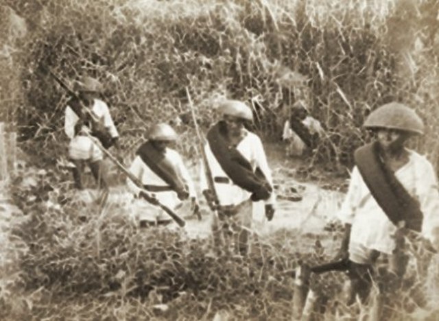 Christian Filipinos, who served under the Spanish Army, searching for Moro rebels during the Spanish–Moro conflict, c. 1887. The insurgency in Mindana