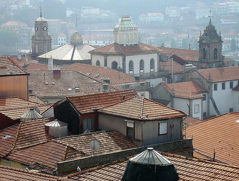 File:Claraboias (Porto).JPG