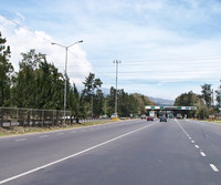 Jalan Raya Pan-Amerika di Tres Rios, Kosta Rika, tepat sebelum alun-alun tol (sekitar 337 km lagi / 209 mil lagi hingga perbatasan Panama).