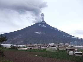 Town of Cotaló, with Tungurahua in the background.